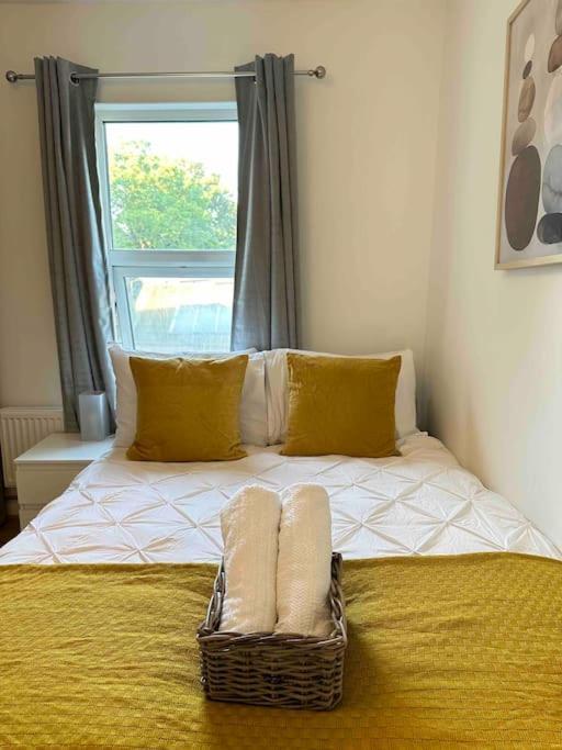 2 Bed Apt Sofa Bed Up To 6 London Exterior photo